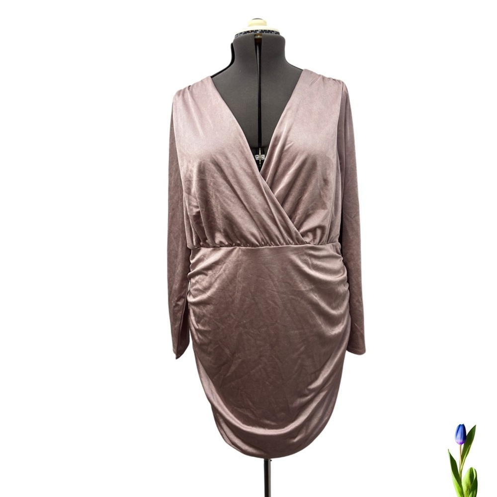 Forever 21  V-neck  Draped Ruching Dress in Mauve Pink size 2X